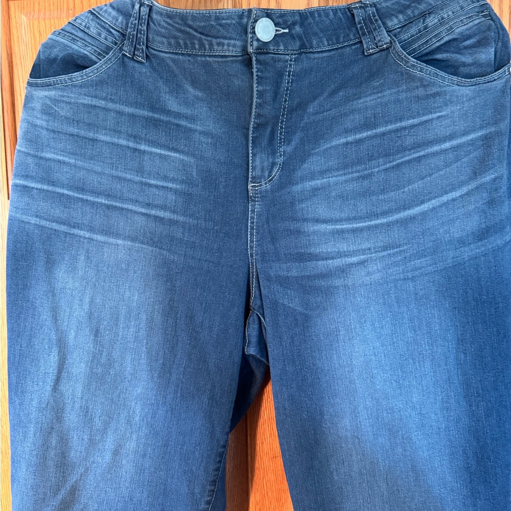 Blue Skinny Jeans with Stretch and Faded Details